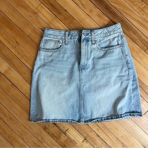 Curvy Denim High-Waist Straight Mini Skirt in Fitzgerald Wash